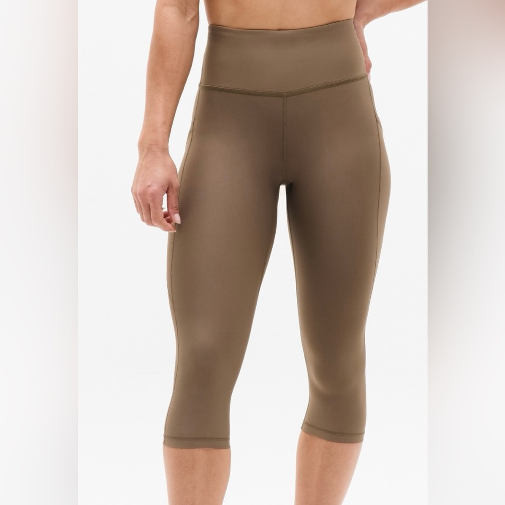 Athleta NWT Interval Stash Capri Leggings in Clay - Women’s Small